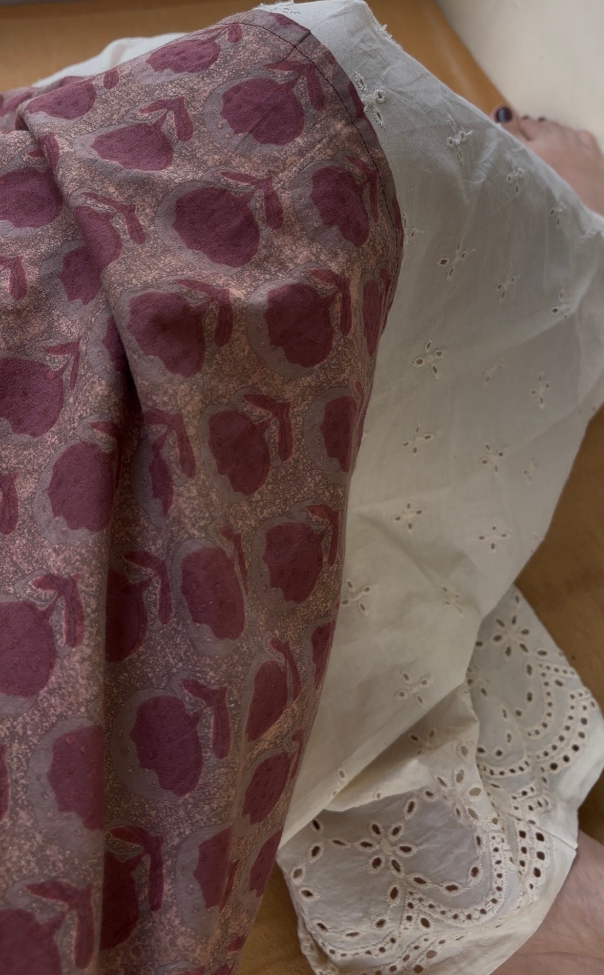 Mauve Gulab– Hand Block Printed Kurti with Hakoba cotton Farshi Salwar - Image 2
